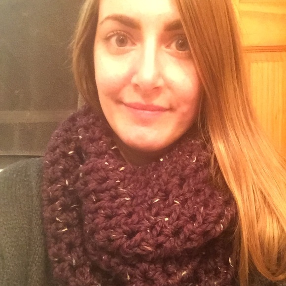 Profile Picture of Stephanie H (@stephanieh964) on Poshmark