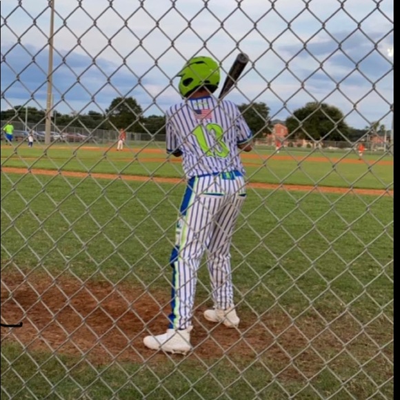 Profile Picture of Rowland Ruiz jr (@rowlandjr1) on Poshmark