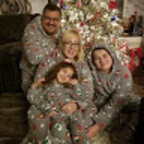 Profile Picture of Samantha Ostachnowicz (@samutpsychology) on Poshmark