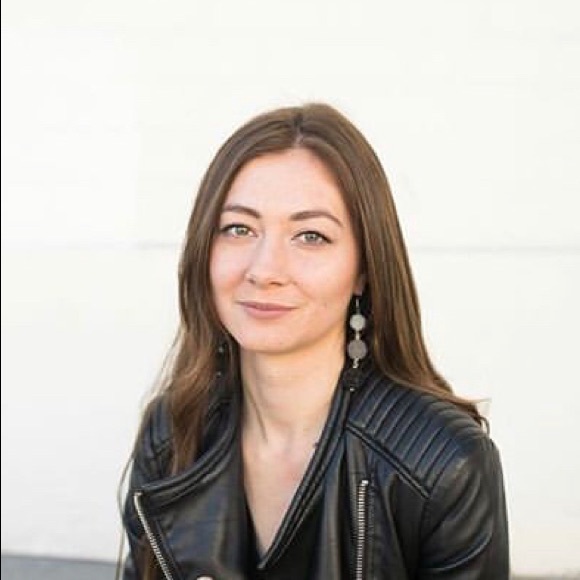 Profile Picture of Krisandra Medina (@krisandramedina) on Poshmark