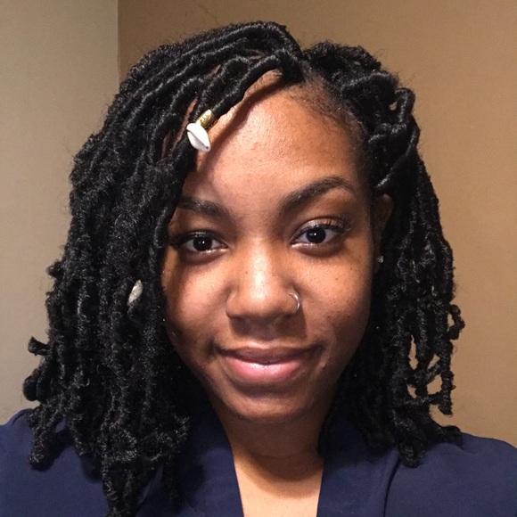 Profile Picture of Shayna Stratton (@shaystratt_123) on Poshmark