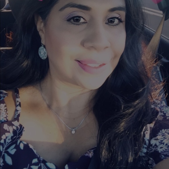 Profile Picture of Diana Fabian (@deefabian) on Poshmark