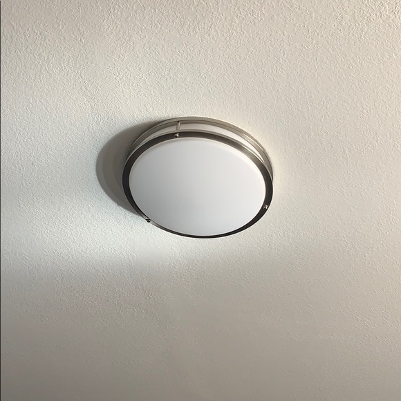 Profile Picture of Xuan Lu (@burningbell) on Poshmark