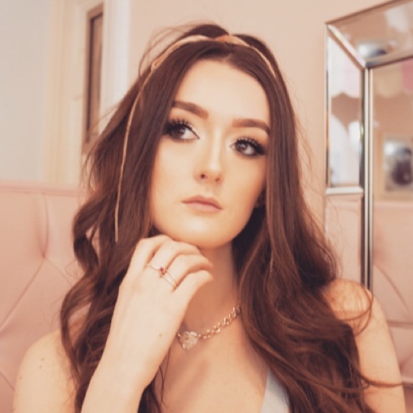 Profile Picture of Abby Sammon (@abbysam7) on Poshmark