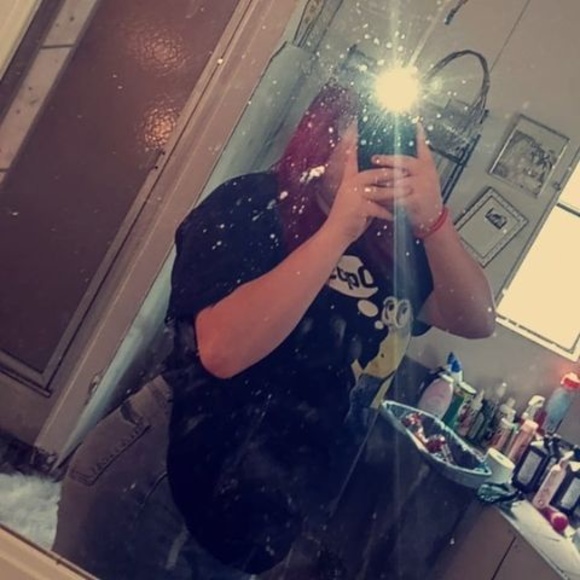 Profile Picture of Beth Dorton (@bethdorton90) on Poshmark