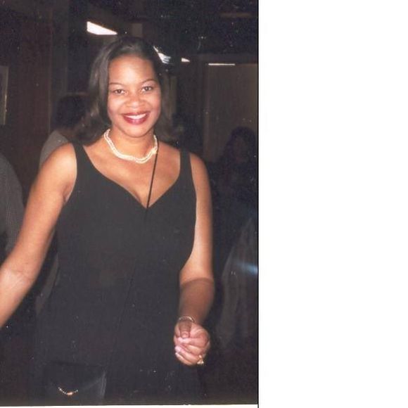 Profile Picture of Julia Queen (@julia_queen) on Poshmark