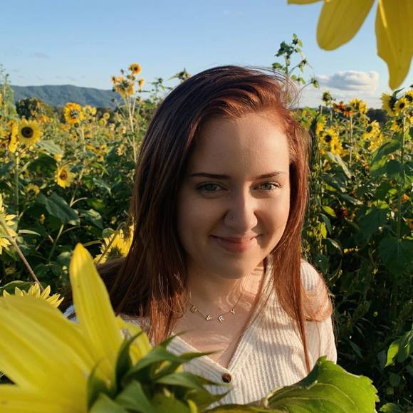 Profile Picture of Mary Hagemeyer (@mary_hagemeyer) on Poshmark