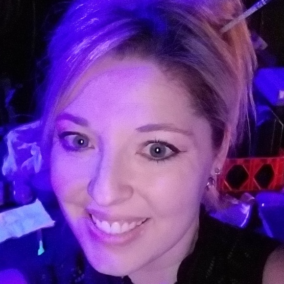 Profile Picture of Nicolette Laurich (@laurichni05) on Poshmark