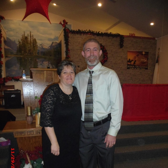 Profile Picture of Robin Lyons (@robinbird326) on Poshmark