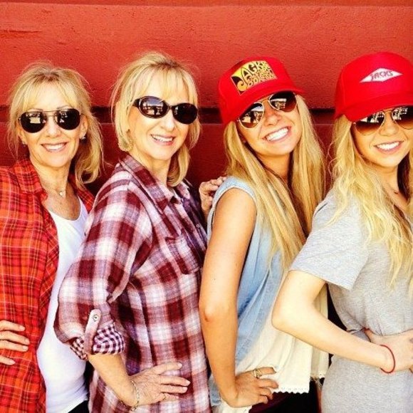 Profile Picture of Debbie Mccleve (@debbiemccleve) on Poshmark