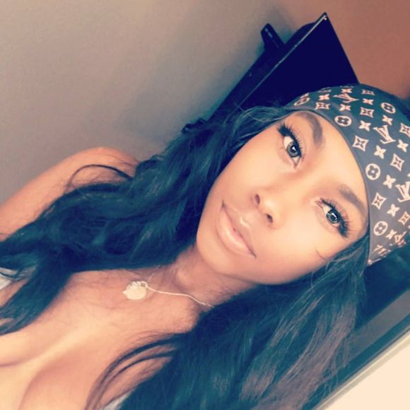 Profile Picture of Ciera Thomas (@cicekme) on Poshmark