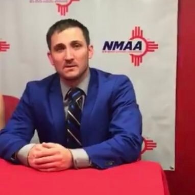 Profile Picture of FauxBlueBeanBlazer (@CoachDerekBean1) on Twitter
