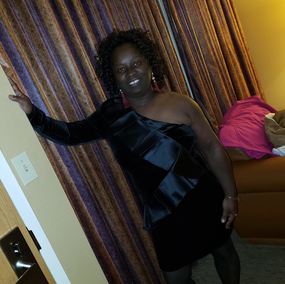 Profile Picture of Rosa Chapman (@rchap1959) on Poshmark