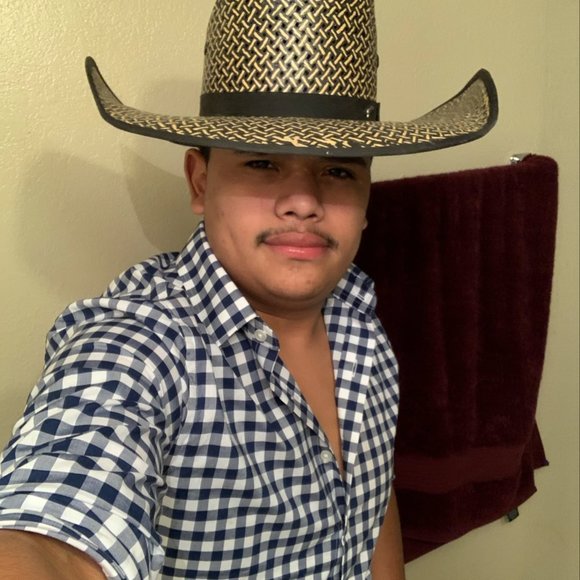 Profile Picture of Humberto Aviles (@humberto_aviles) on Poshmark
