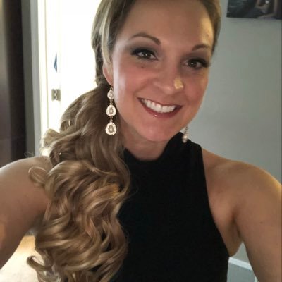 Profile Picture of Debbie Combs (@debcakes31) on Twitter