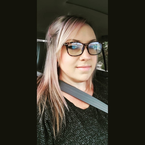 Profile Picture of Lisa Visconti (@lvisconti84) on Poshmark