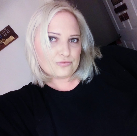 Profile Picture of Kristen Salonek (@krittyn) on Poshmark