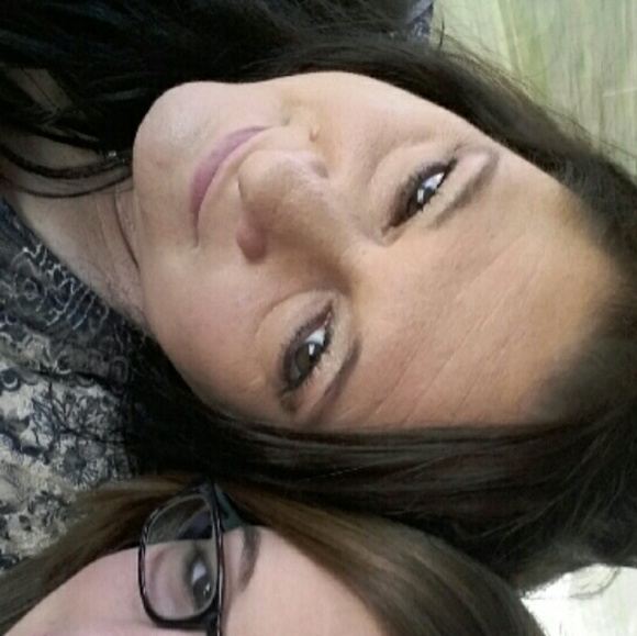 Profile Picture of Crissy Pamperl (@crissylynn76) on Poshmark