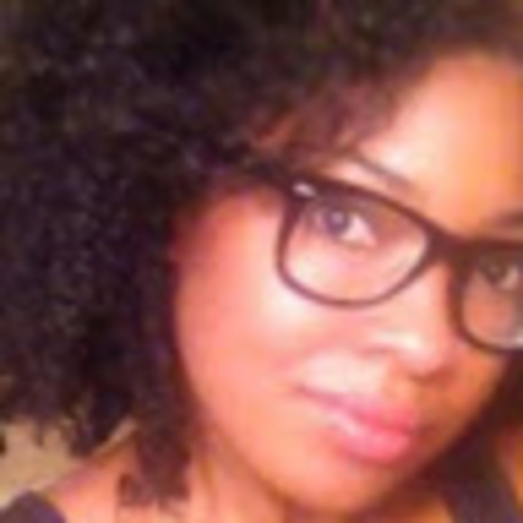 Profile Picture of Kimberly Farrow (@kimberlyfarrow) on Poshmark
