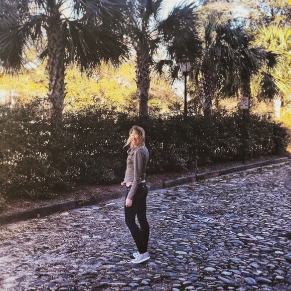 Olivia Washek - Poshmark Profile Picture of Olivia Washek (@eastdancer26) on Poshmark