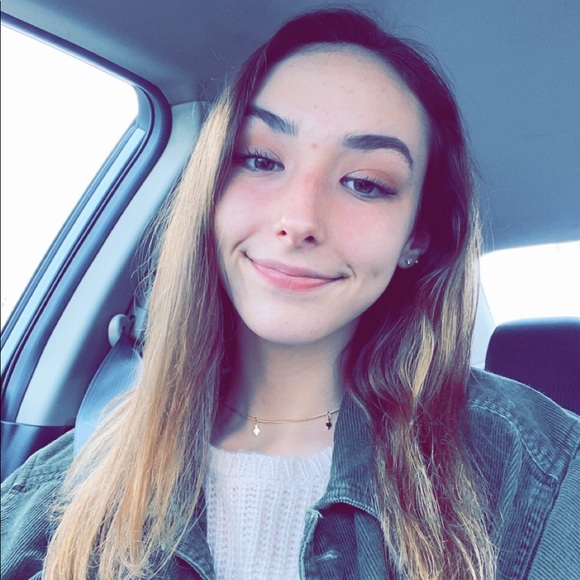 Profile Picture of Ness Jovanovski (@nessamarie5) on Poshmark
