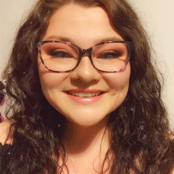 Profile Picture of Amber Sheets (@amber_sheets) on Poshmark