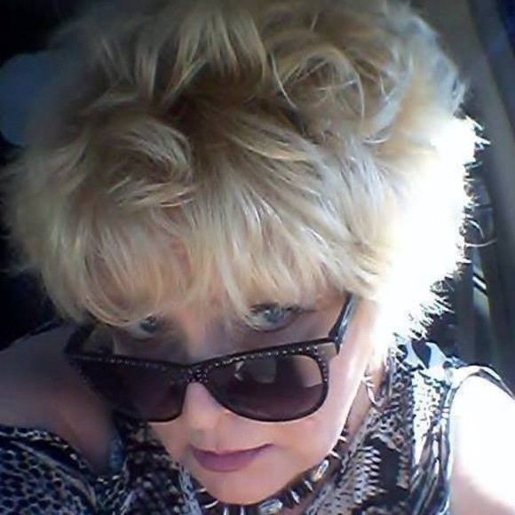 Profile Picture of Nikki Ramirez (@ramnik808) on Poshmark