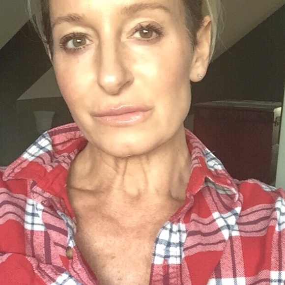 Profile Picture of Bonnie Shiesley (@bonniejune68) on Poshmark