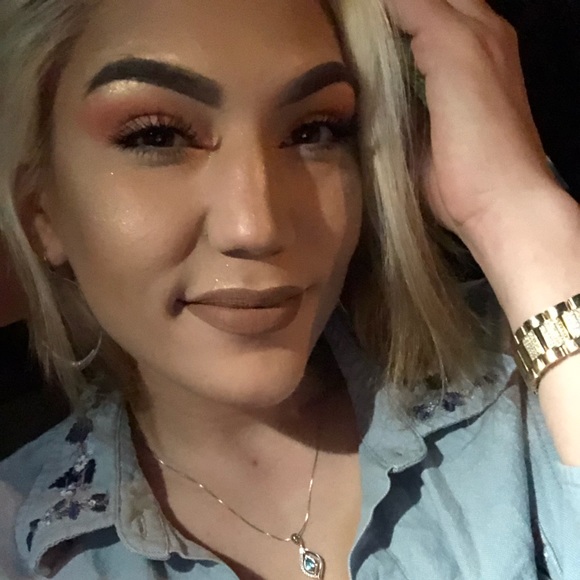 Profile Picture of Heather Kyle (@heatherkyle14) on Poshmark
