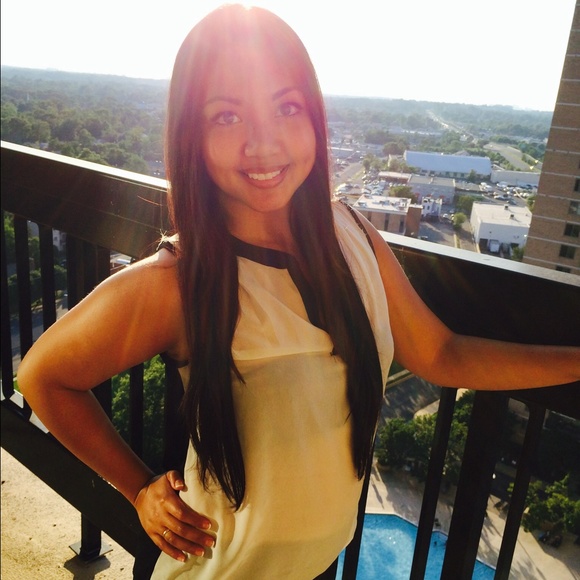 Profile Picture of Laurie Pitcher (@leelee089) on Poshmark