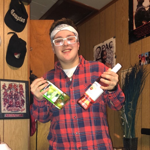 Profile Picture of Kaiden Bendig (@kaidenmfbendig) on Poshmark