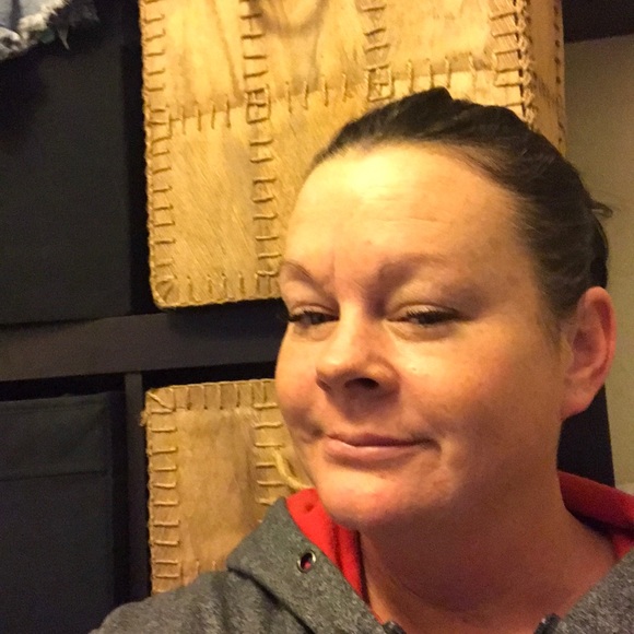 Profile Picture of Jodee Bell (@jbell1121) on Poshmark