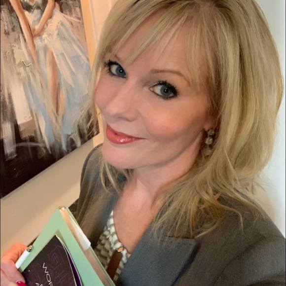 Profile Picture of Deborah Amyotte (@pawwsgal) on Poshmark