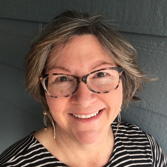 Profile Picture of Lynn Kinnaman (@lynnkmt) on Poshmark