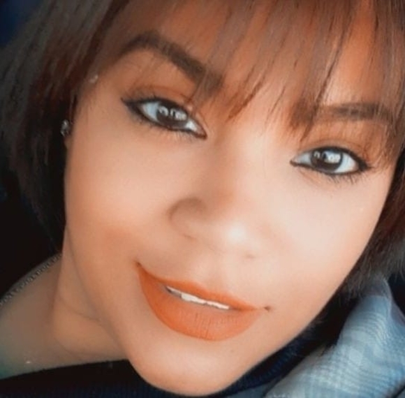 Profile Picture of Edna Andrews (@ednita86) on Poshmark