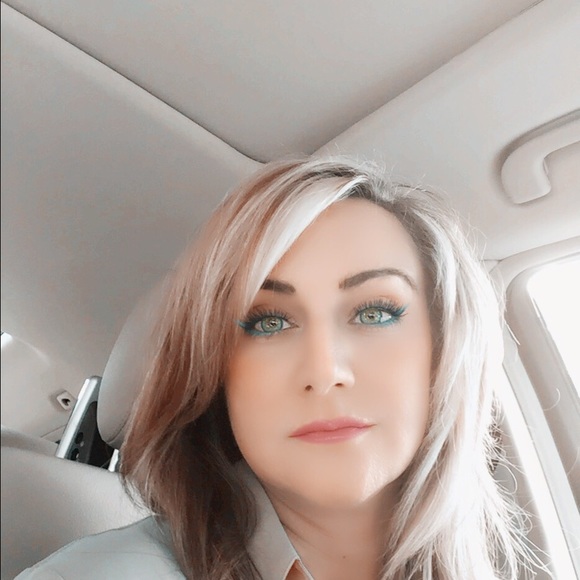 Profile Picture of Carla Squitieri (@concetta1969) on Poshmark