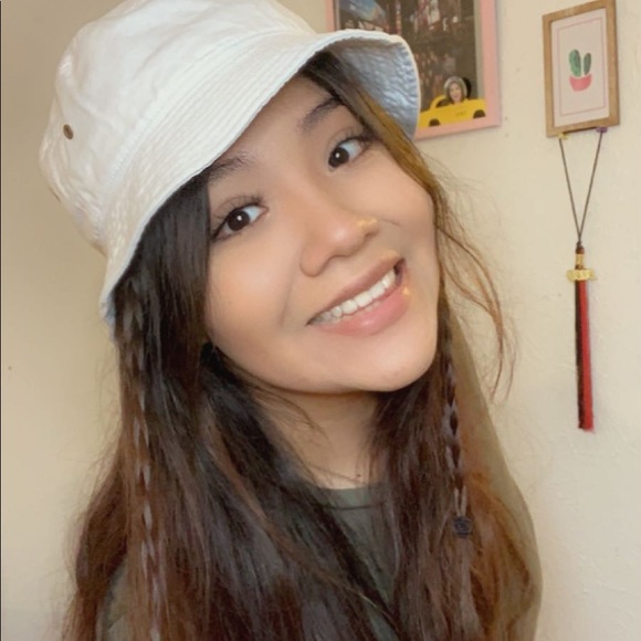 Profile Picture of Alexa Mancillas (@alexasofia_) on Poshmark