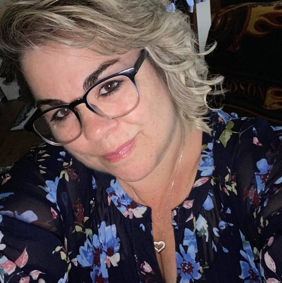 Profile Picture of Maureen Curtis pritchard (@maureenrenee) on Poshmark