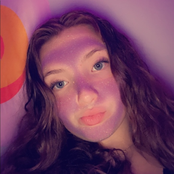 Profile Picture of Isabella Lima (@isabellalima120) on Poshmark
