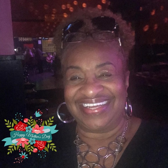 Profile Picture of Gwen Starks (@gwenstarks55) on Poshmark