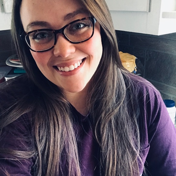 Profile Picture of Allison Mullins (@armullins14) on Poshmark