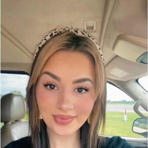Profile Picture of Kylee Davis (@kyleehdavis) on Poshmark