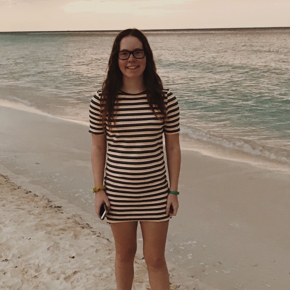 Profile Picture of Sophie Bunbury (@sophiebunbury) on Poshmark