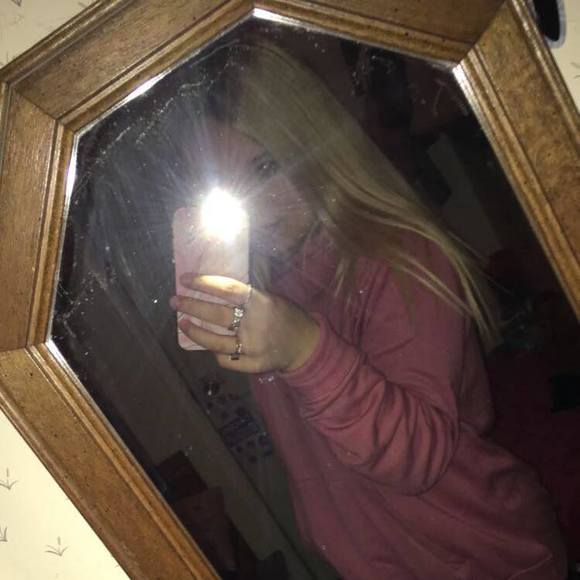 Profile Picture of Willowmaryann Moore (@willowmaryannm) on Poshmark