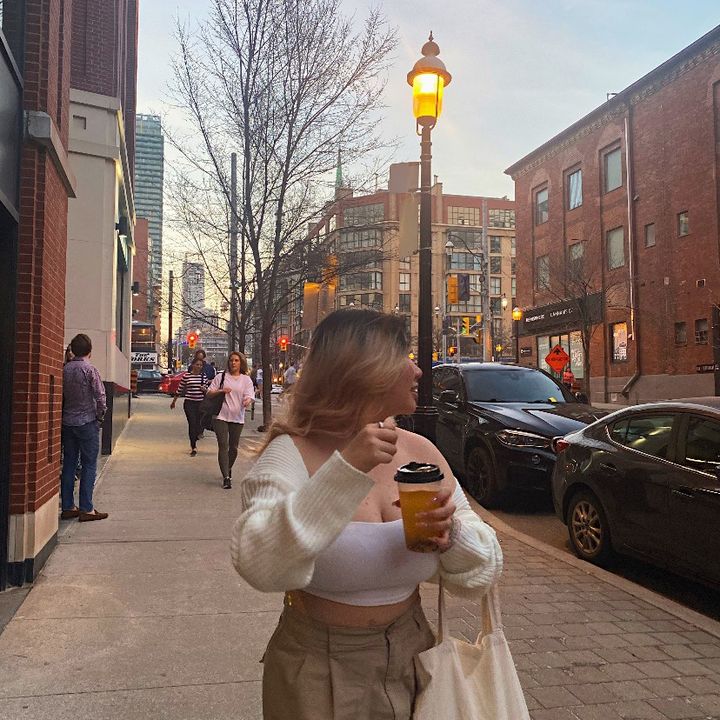 Profile Picture of jess (@jessicahang_) on Tiktok