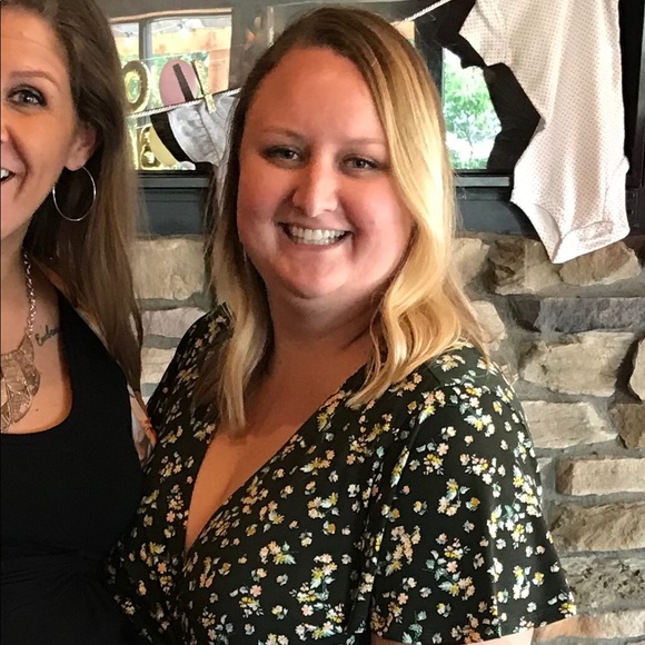 Profile Picture of Erin Wade (@ewade114) on Poshmark