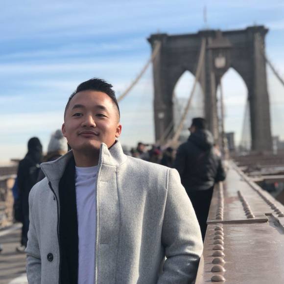 Profile Picture of Bee Xiong (@bbnx85) on Poshmark