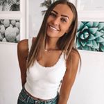 Profile Picture of j u l i e  •  k l e h (@julie_kleh) on Instagram