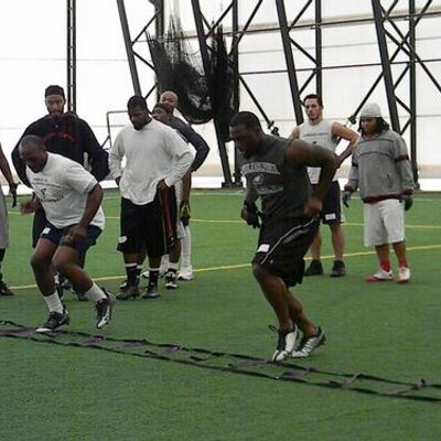 Profile Picture of Clarence Shaw (@cjtothe3power) on Twitter