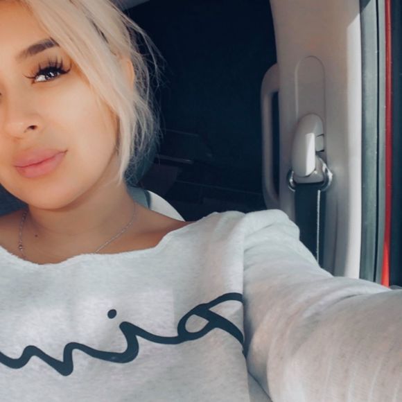 Aariel Sandate ramirez - Poshmark Profile Picture of Aariel Sandate ramirez (@aarielsandate) on Poshmark